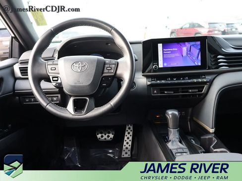 Used 2025 Toyota Camry SE image 18