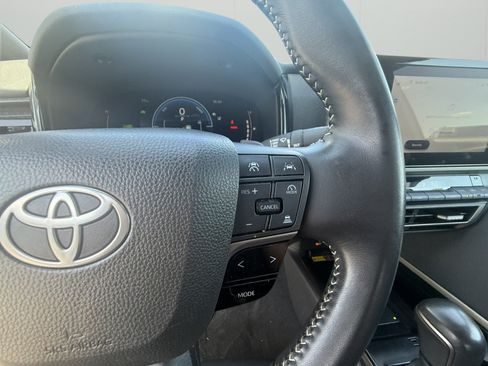 Used 2025 Toyota Camry SE FWD image 19