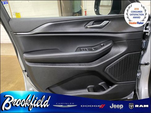 New 2025 Jeep Grand Cherokee L Laredo image 15