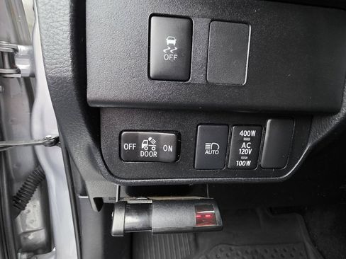 Used 2020 Toyota Tacoma TRD Off-Road image 15