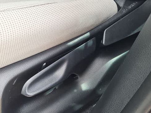 Used 2025 Toyota Corolla Cross L FWD image 15