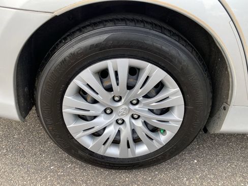 Used 2012 Toyota Camry LE FWD image 17