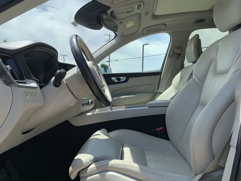 Used 2018 Volvo XC60 T8 Inscription w/ Vision Package AWD/4WD image 16