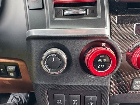 Used 2018 Toyota Sequoia Platinum image 32