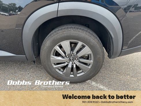 Used 2025 Nissan Pathfinder SV FWD image 17