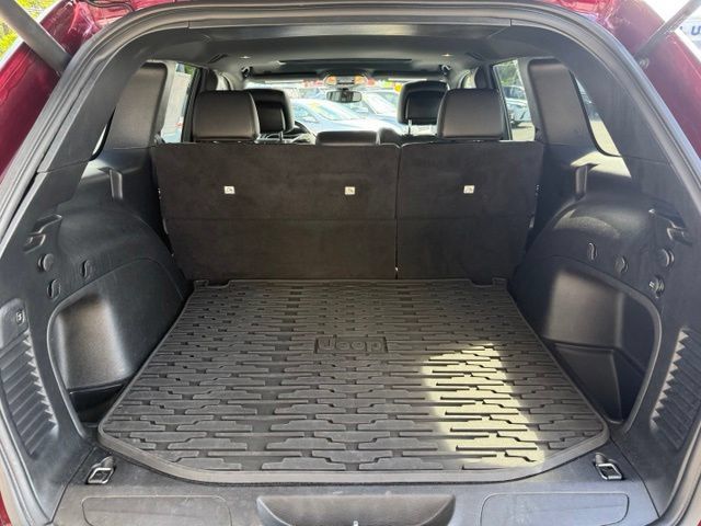 Used 2021 Jeep Grand Cherokee Limited AWD/4WD image 16