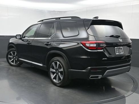 Used 2023 Honda Pilot Touring image 4
