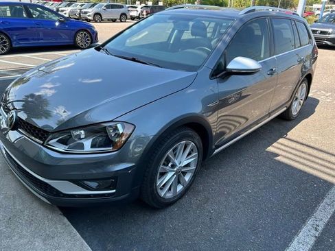 Used 2017 Volkswagen Golf Alltrack SE image 1