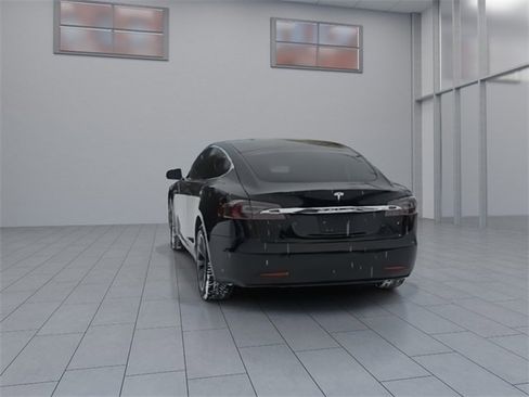 Used 2020 Tesla Model S Long Range Plus image 7