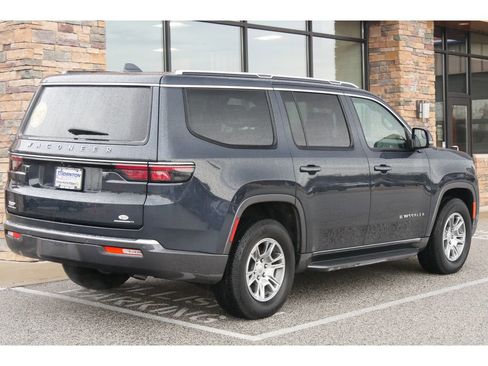 Used 2022 Jeep Wagoneer Series I image 3