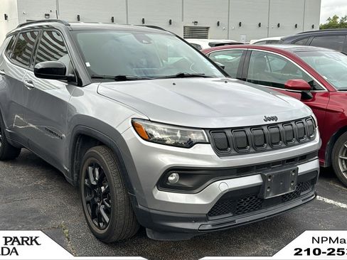 Used 2022 Jeep Compass Latitude FWD image 1