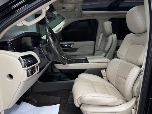Used 2018 Lincoln Navigator Select AWD/4WD image 31