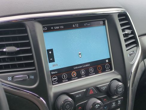 Used 2018 Jeep Grand Cherokee Altitude RWD image 14