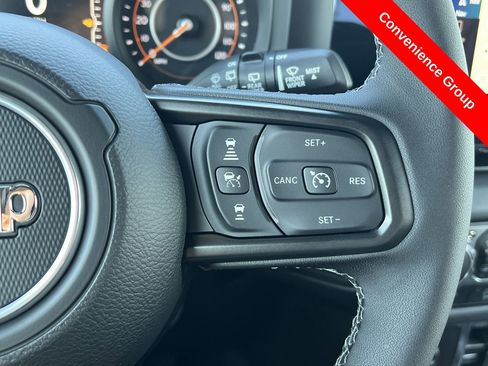 Used 2025 Jeep Wrangler Unlimited Rubicon image 12