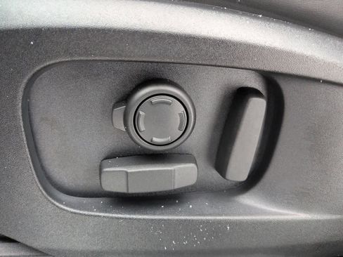 New 2026 Land Rover Defender 110 X-Dynamic SE image 16