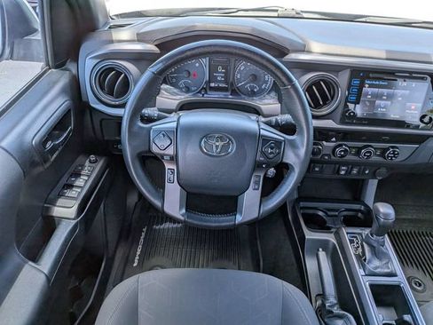 Used 2018 Toyota Tacoma TRD Off-Road AWD/4WD image 17