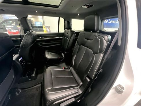 Used 2023 Jeep Grand Cherokee L Limited AWD/4WD image 15