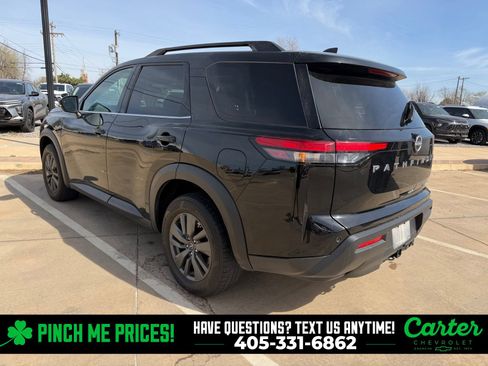 Used 2024 Nissan Pathfinder SV w/ SV Premium Package image 3