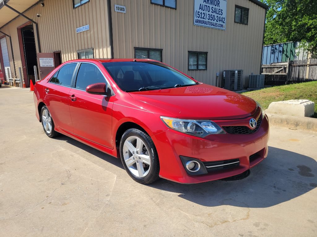 Used 2012 Toyota Camry SE FWD image 1