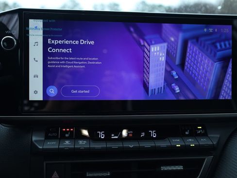 Used 2025 Toyota Camry SE image 36