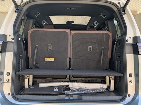 Used 2025 Volkswagen ID. Buzz Pro S Plus RWD image 19