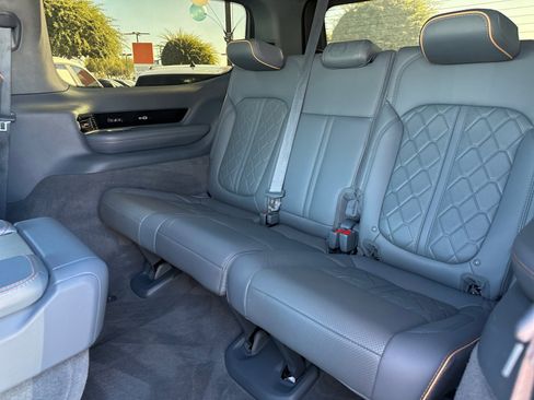 Used 2023 Jeep Grand Wagoneer Series III image 18