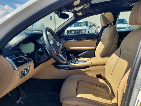 Used 2021 BMW 750i xDrive w/ Luxury Rear Seating Package AWD/4WD image 12