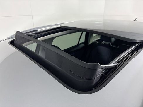 New 2025 Volkswagen Tiguan SE image 22