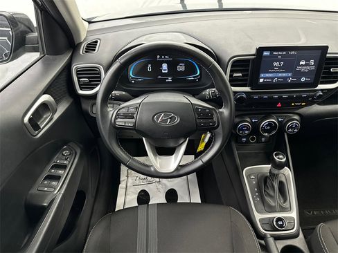 Used 2023 Hyundai Venue SEL image 23