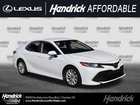 Used 2020 Toyota Camry LE image 1