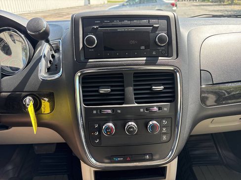 Used 2014 Dodge Grand Caravan American Value Package FWD image 12