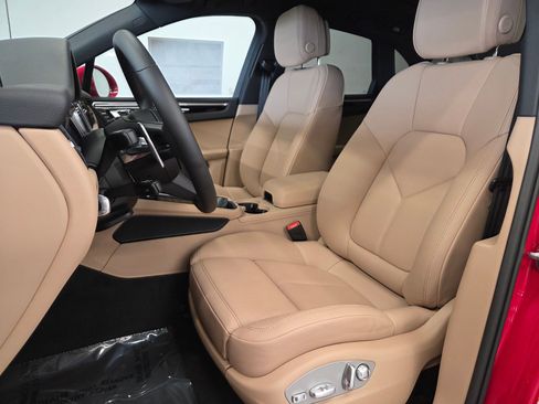 New 2026 Porsche Macan AWD/4WD image 5