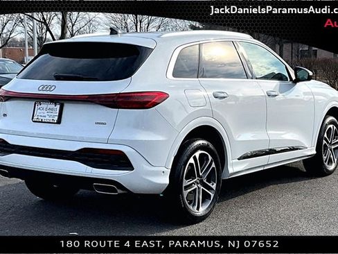 Used 2025 Audi Q5 2.0T Premium Plus w/ Premium Plus image 2