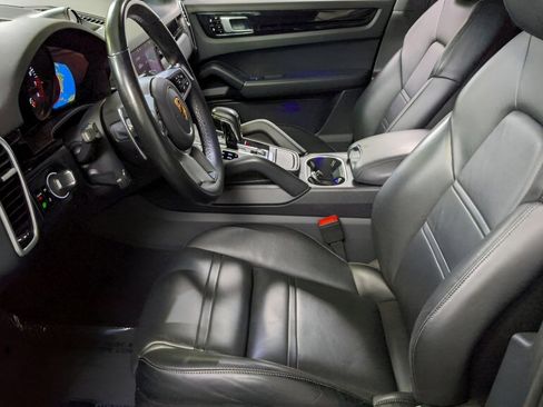 Used 2020 Porsche Cayenne S image 30