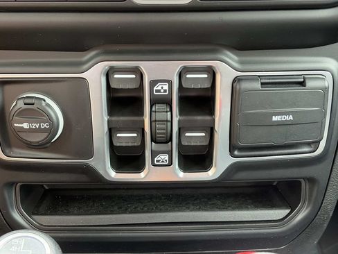 Used 2023 Jeep Wrangler Unlimited Sport AWD/4WD image 35