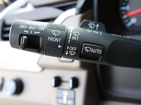 Used 2019 GMC Yukon SLE w/ SLE Value Package image 43