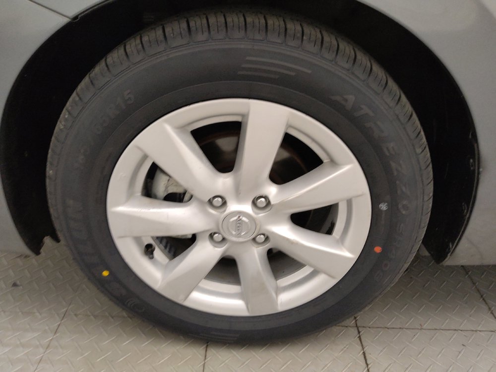 Used 2020 Nissan Versa SV FWD image 31