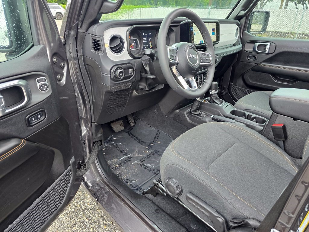 Used 2026 Jeep Wrangler Unlimited Sahara AWD/4WD image 15