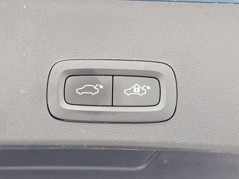 Used 2023 Volvo XC40 B5 Ultimate w/ Protection Package Premier image 27