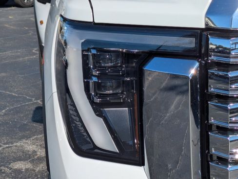 New 2026 GMC Sierra 3500 Denali w/ Denali Reserve Package image 10