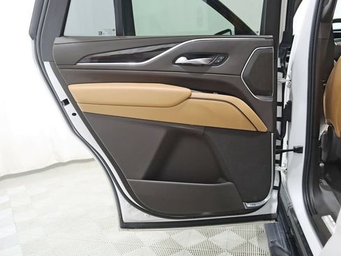Used 2021 Cadillac Escalade Premium Luxury AWD/4WD image 35