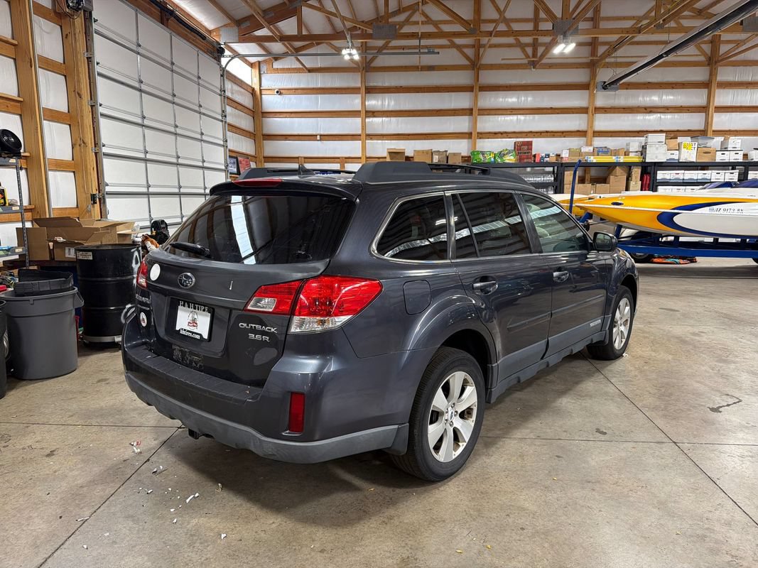 Used 2011 Subaru Outback 3.6R Limited w/ PWR Moonroof Pkg AWD/4WD image 8