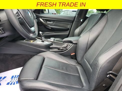 Used 2018 BMW 320i xDrive Sedan AWD/4WD image 16