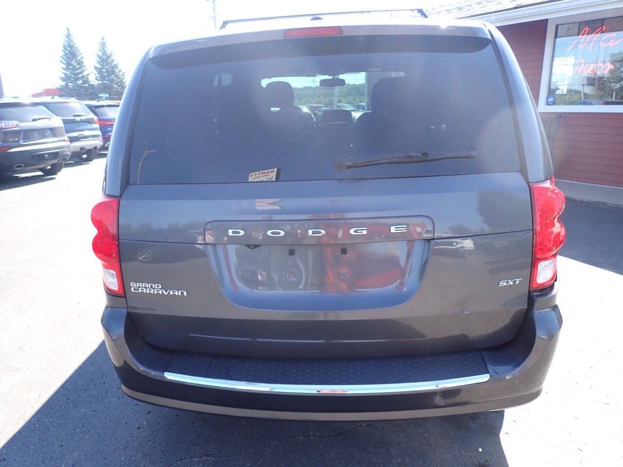Used 2018 Dodge Grand Caravan SXT FWD image 5