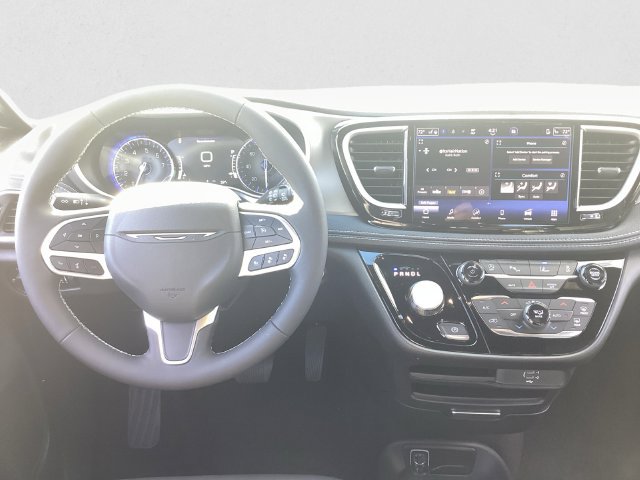 New 2027 Chrysler Pacifica Select AWD/4WD image 10
