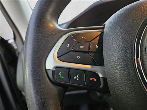 Used 2020 Jeep Renegade Latitude image 12