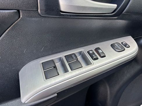 Used 2014 Toyota Camry SE w/ Moonroof Package FWD image 11