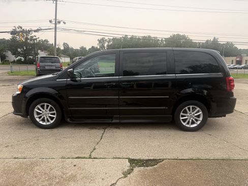 Used 2019 Dodge Grand Caravan SXT FWD image 6