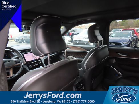 Used 2023 Jeep Grand Cherokee Summit w/ Luxury Tech Group V image 36