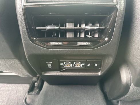 Used 2023 Jeep Grand Cherokee Limited image 27